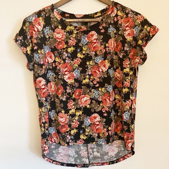 Forever 21 Tops - Forever 21 Floral Hi/Low Cuffed Sleeve T-shirt